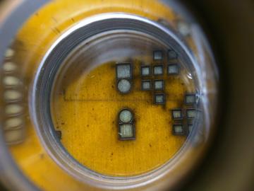 This stencil has issues with close parts merging